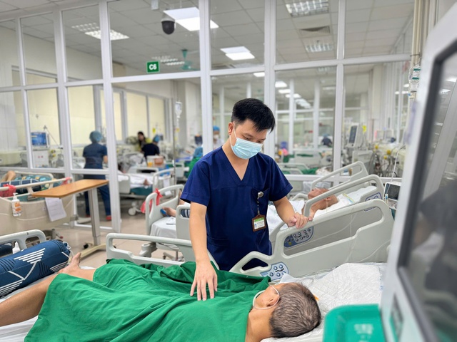 Hai bệnh nhân thoát cửa tử nhờ phát hiện kịp thời sốt mò- Ảnh 1.