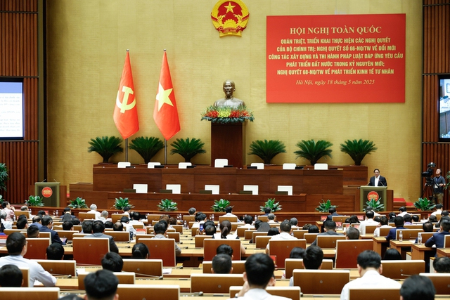 Sáng nay (16/9), diễn ra hội nghị toàn quốc quán triệt 4 nghị quyết của Bộ Chính trị - Ảnh 1.