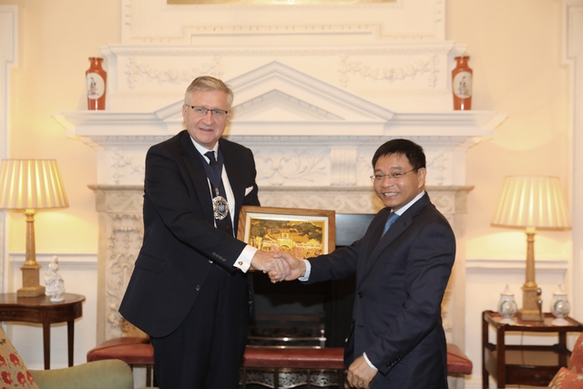 Khu tài chính London phối hợp với Việt Nam phát triển Trung tâm tài chính quốc tế - Ảnh 2.