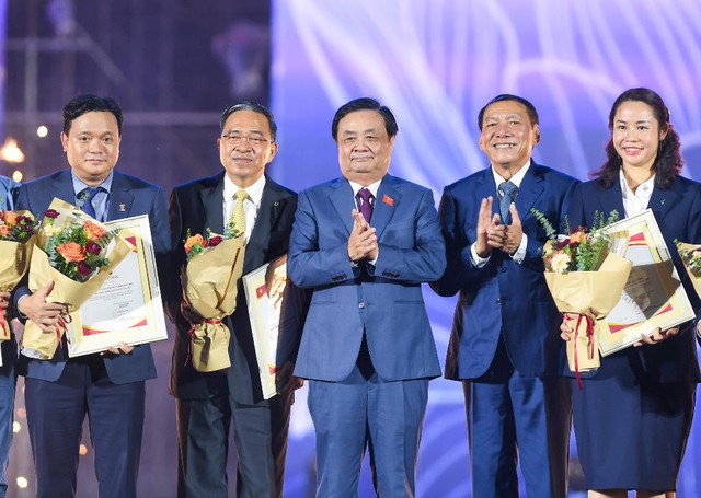 Vingroup ghi dấu ấn tại Triển lãm Thành tựu đất nước với giải thưởng "Không gian trưng bày tiêu biểu"- Ảnh 1.