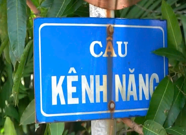 Dự án cầu gần 25 tỷ đồng khang trang nhưng hai đầu vẫn “trơ trọi”- Ảnh 1.