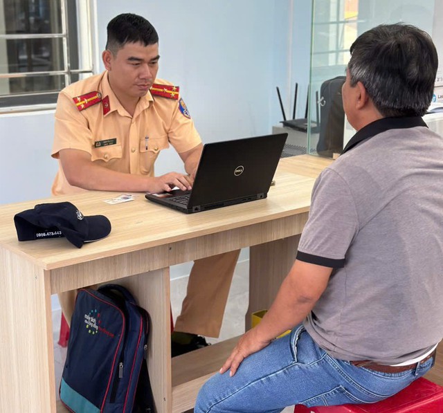 Phát hiện tài xế đi không đúng làn đường, chủ doanh nghiệp chủ động tới cơ quan trình báo xử lý- Ảnh 1.