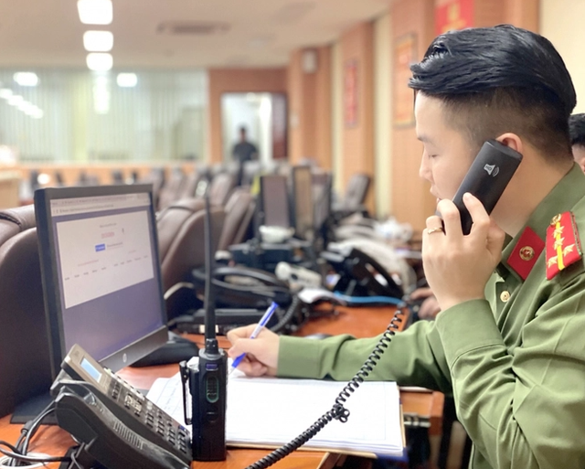 Đường dây nóng giúp người dân giải quyết vướng mắc về cư trú ở Tp.HCM - Ảnh 1.