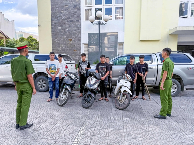 Bắt nhóm thiếu niên táo tợn chặn đường đánh người cướp của trong đêm- Ảnh 1.