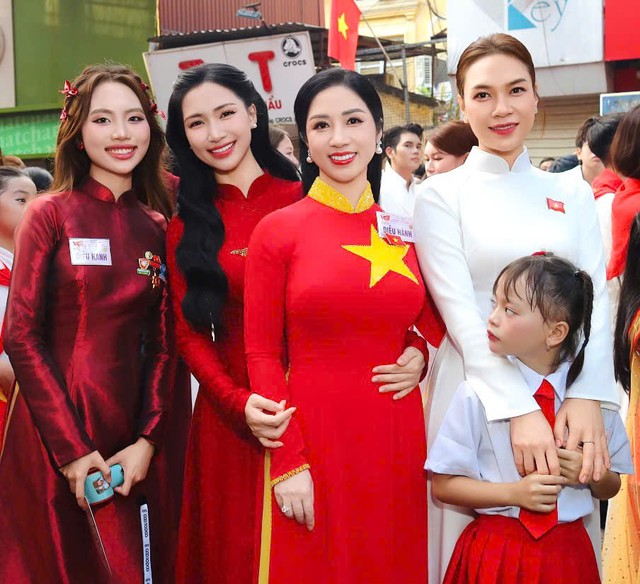 NSƯT Phương Nga: Khoảnh khắc đứng hát tại Quảng trường Ba Đình là niềm vinh dự lớn lao - Ảnh 3.