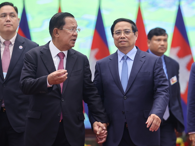 Chủ tịch Hun Sen: Việt Nam sẽ vững bước phát triển- Ảnh 1. Chủ tịch Hun Sen: Việt Nam sẽ vững bước phát triển- Ảnh 1.