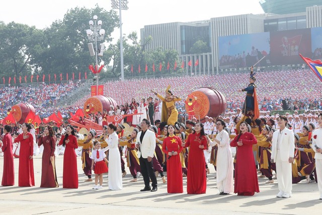 NSƯT Phương Nga: Khoảnh khắc đứng hát tại Quảng trường Ba Đình là niềm vinh dự lớn lao - Ảnh 1.