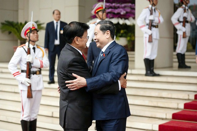"Thành công của Việt Nam là nguồn cổ vũ, động viên, bài học quý giá đối với Lào"- Ảnh 1. "Thành công của Việt Nam là nguồn cổ vũ, động viên, bài học quý giá đối với Lào"- Ảnh 1.