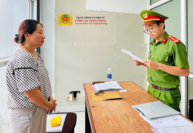 1 bị hại trong vụ “nữ quái lừa đảo” bị khởi tố, bắt tạm giam - Ảnh 1.