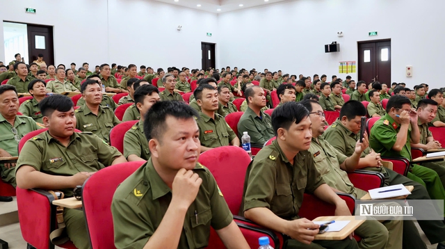 Công an xã ở Tp.HCM sẽ tham gia điều tiết, xử lý vi phạm giao thông- Ảnh 1.