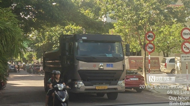 Xe ben vẫn "tung hoành" đường cấm ở Quy Nhơn, CSGT xác minh "phạt nguội"- Ảnh 1. Xe ben vẫn "tung hoành" đường cấm ở Quy Nhơn, CSGT xác minh "phạt nguội"- Ảnh 1.