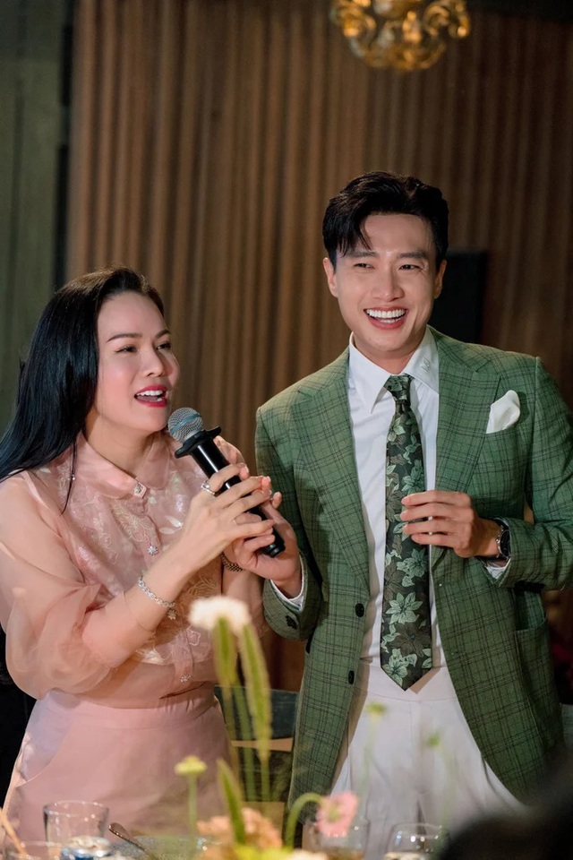 Nhật Kim Anh bắt được hoa cưới của vợ chồng Hồ Quang Hiếu- Ảnh 7.
