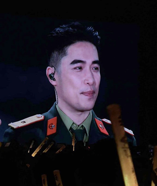 Nam ca sĩ Vbiz như được gỡ "phong ấn", nhan sắc ấn tượng khiến fan gọi từ "chú" sang "anh" - Ảnh 1.