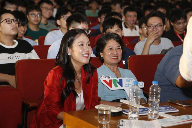 Gần 4000 sinh viên đã tham gia Unitour “A.I thực chiến”, Đại Học Bách Khoa bùng nổ đăng ký - Ảnh 3.