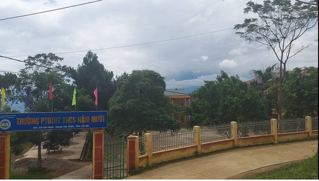 Sập cột trụ cổng trường học hai anh em ruột tử vong - Ảnh 1.