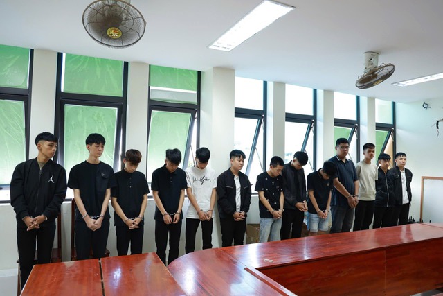 Khỏi tố nhóm gen Z ép nạn nhân lên xe, chở đi nhiều nơi để hành hung - Ảnh 1.
