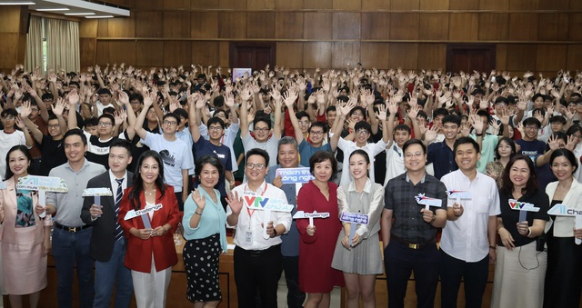 Gần 4000 sinh viên đã tham gia Unitour “A.I thực chiến”, Đại Học Bách Khoa bùng nổ đăng ký - Ảnh 1.