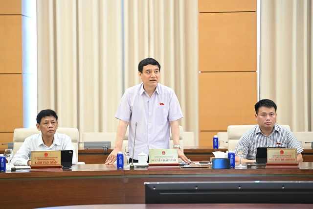 "Học sinh đã có sự lệch chuẩn rất lớn, chỉ dùng biện pháp nhẹ nhàng thì rất khó" - Ảnh 2.