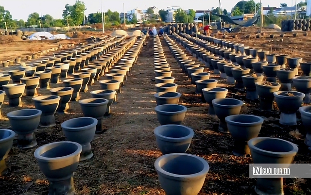 “Thủ phủ hoa kiểng miền Tây” tất bật chăm hoa, đón cơ hội kép dịp cuối năm- Ảnh 1.