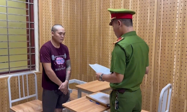 Tạm giam 3 đối tượng hành hung người giúp đỡ nạn nhân tai nạn giao thông- Ảnh 1.