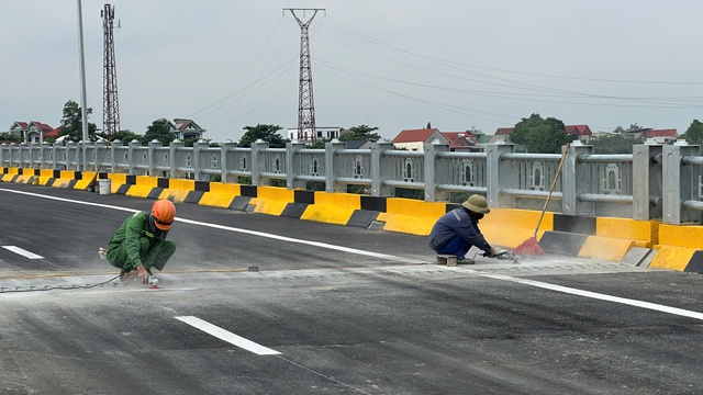 Cầu Phong Châu hoàn thiện những hạng mục cuối, chuẩn bị khánh thành- Ảnh 5.