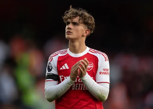 Tiết lộ sốc về cách sao Arsenal đối xử với tài năng trẻ Max Dowman - Ảnh 1.