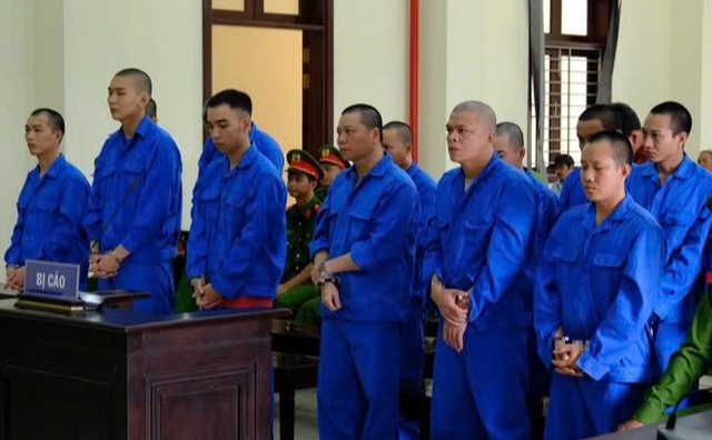 Băng nhóm rải chông, chặn xe cướp thuốc lá lậu lĩnh án tù- Ảnh 1.