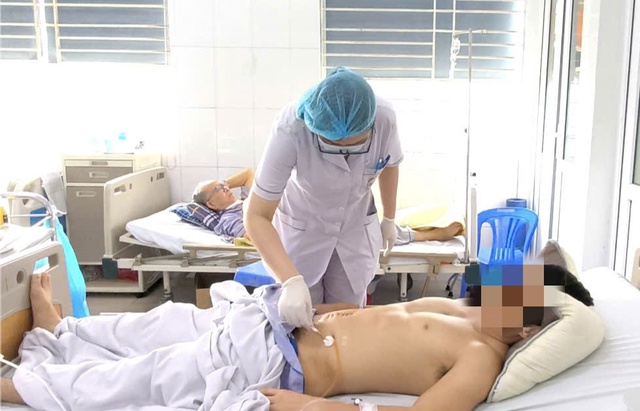 Xương cá 4cm đâm thủng ruột non, gây áp xe ổ bụng  - Ảnh 1.