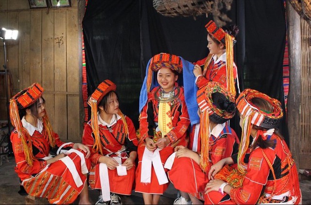 Hỗ trợ trang phục, tập huấn, dựng phim để gìn giữ lễ hội truyền thống- Ảnh 1.