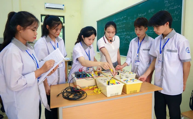 Giáo viên giáo dục thường xuyên có thể được nghỉ hè tới 8 tuần, định mức dạy 17 tiết/tuần - Ảnh 1.