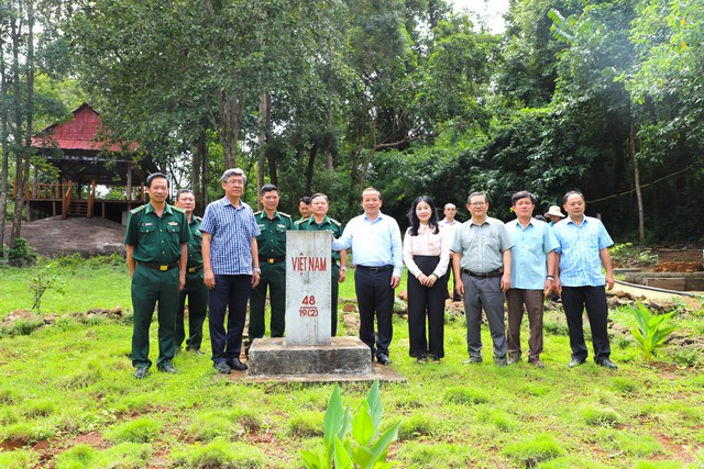 Lãnh đạo tỉnh Lâm Đồng khảo sát thực tế, chỉ đạo công tác biên giới đất liền - Ảnh 2.