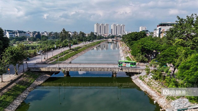 Hà Nội chỉ đạo xử lý nghiêm vụ xả trộm chất thải xuống sông Tô Lịch- Ảnh 1.