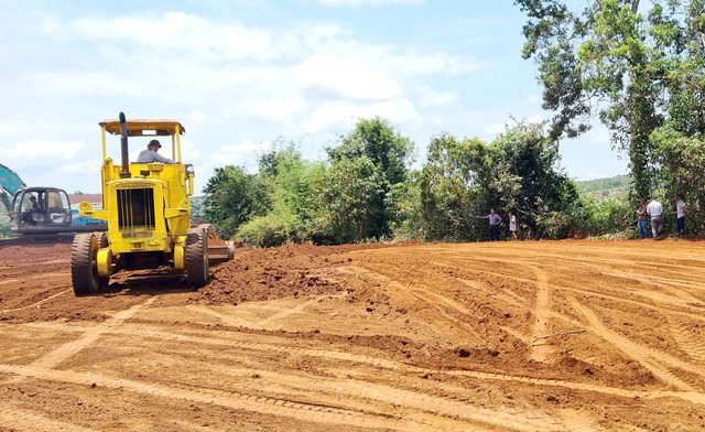 Lâm Đồng: Đẩy nhanh tiến độ các dự án đầu tư xây dựng, tháo gỡ vướng mắc giải phóng mặt bằng cao tốc Bắc – Nam - Ảnh 2.