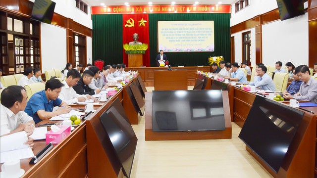 Lâm Đồng: Đẩy nhanh tiến độ các dự án đầu tư xây dựng, tháo gỡ vướng mắc giải phóng mặt bằng cao tốc Bắc – Nam - Ảnh 1.