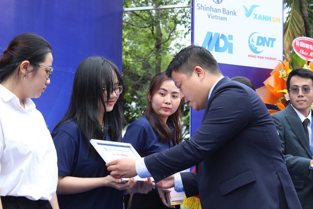 Trường Cao đẳng Nghề Hoa Sen long trọng tổ chức Lễ Khai giảng năm học 2025 – 2026 và Công bố Quyết định bổ nhiệm Hiệu trưởng - Ảnh 2.