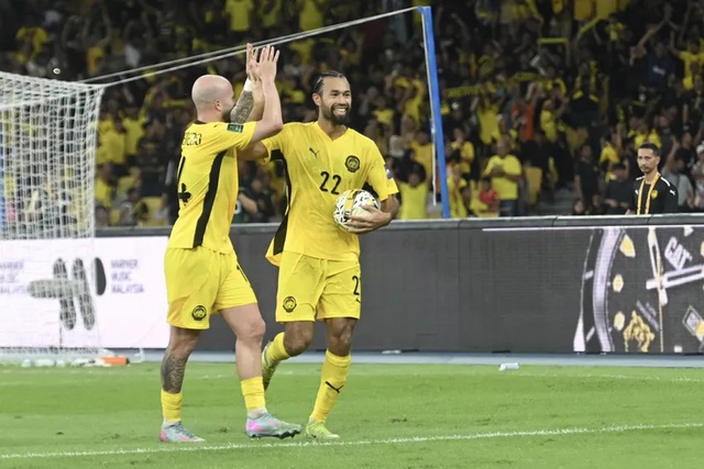 Bóng đá Malaysia hứng chịu án phạt nặng từ FIFA - Ảnh 1.
