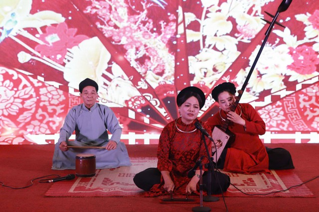 Hà Nội kiên trì bảo tồn Ca trù để di sản sống cùng đời sống đương đại- Ảnh 2.