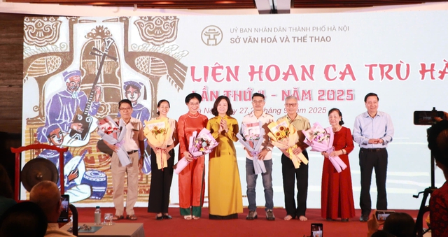 Hà Nội kiên trì bảo tồn Ca trù để di sản sống cùng đời sống đương đại- Ảnh 1.