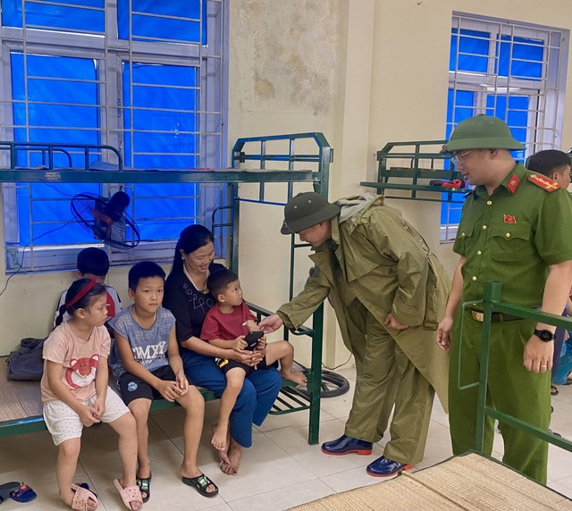 Phó Thủ tướng Trần Hồng Hà vào Thanh Hóa chủ trì họp trực tuyến ứng phó bão số 10- Ảnh 4.