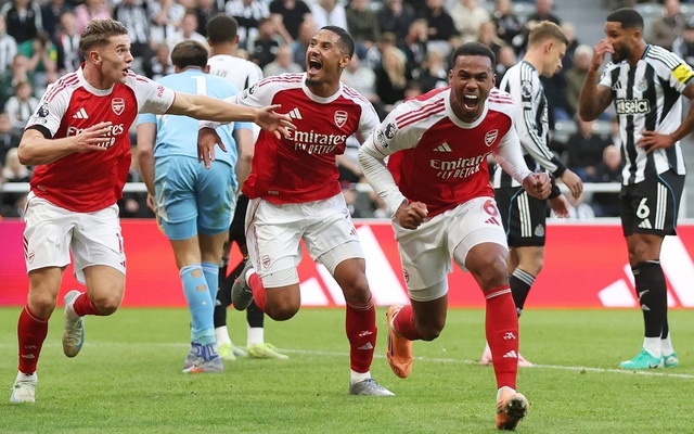Chuyên gia nói về quyết định của VAR trong trận Arsenal thắng Newcastle - Ảnh 1.