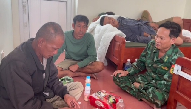 Ngư dân thoát chết trong gang tấc kể lại giây phút sinh tử giữa biển- Ảnh 1.