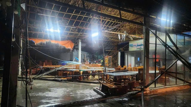 Những hình ảnh mới nhất tại Hà Tĩnh trong cơn bão số 10- Ảnh 1.