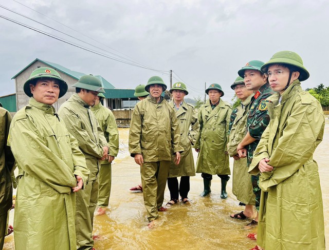 Toàn cảnh trên cao nước sông dâng nhanh khiến hàng trăm ngôi nhà ở Hà Tĩnh bị ngập sâu- Ảnh 3.
