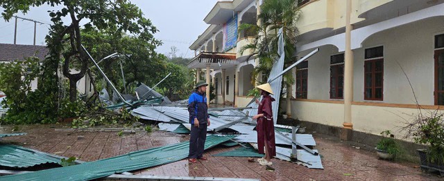Toàn cảnh trên cao nước sông dâng nhanh khiến hàng trăm ngôi nhà ở Hà Tĩnh bị ngập sâu- Ảnh 6.