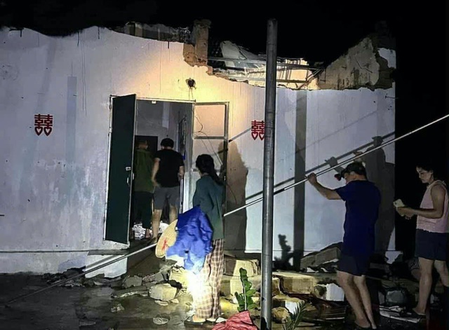 Những hình ảnh mới nhất tại Hà Tĩnh trong cơn bão số 10- Ảnh 2.