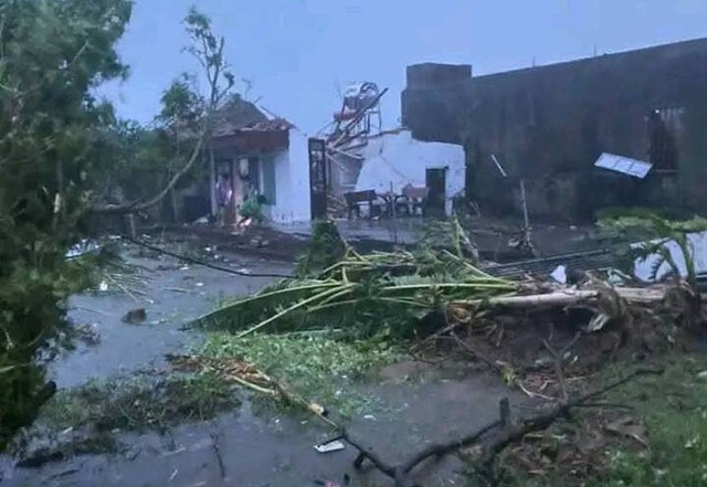 Giông lốc kinh hoàng ở Ninh Bình, 6 người thiệt mạng - Ảnh 2.