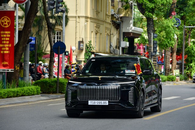 Xe điện Việt kiêu hãnh trong đội hình diễu binh 2/9: Khoảnh khắc tự hào không thể quên - Ảnh 8.