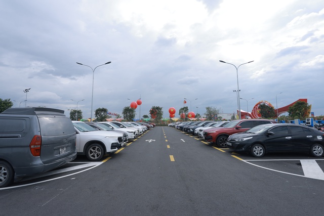 Đón gần 1,2 triệu lượt khách sau 3 ngày mở cửa: Trung tâm Triển lãm Việt Nam “gây sốt” với tiêu chuẩn vận hành chuyên nghiệp - Ảnh 5.