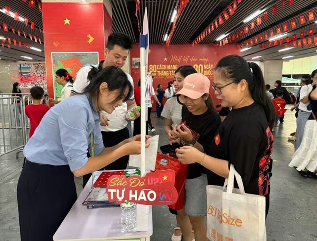 Đường sắt đô thị của Hà Nội phục vụ gần 1,8 triệu lượt hành khách dịp Quốc khánh 2/9- Ảnh 1. Đường sắt đô thị của Hà Nội phục vụ gần 1,8 triệu lượt hành khách dịp Quốc khánh 2/9- Ảnh 1.