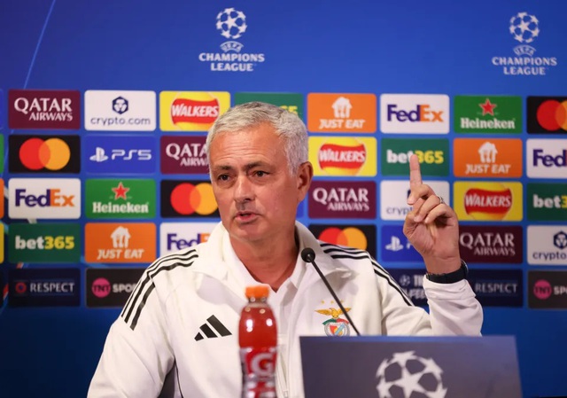 HLV Mourinho có tuyên bố đặc biệt trước trận đấu với Chelsea - Ảnh 1.